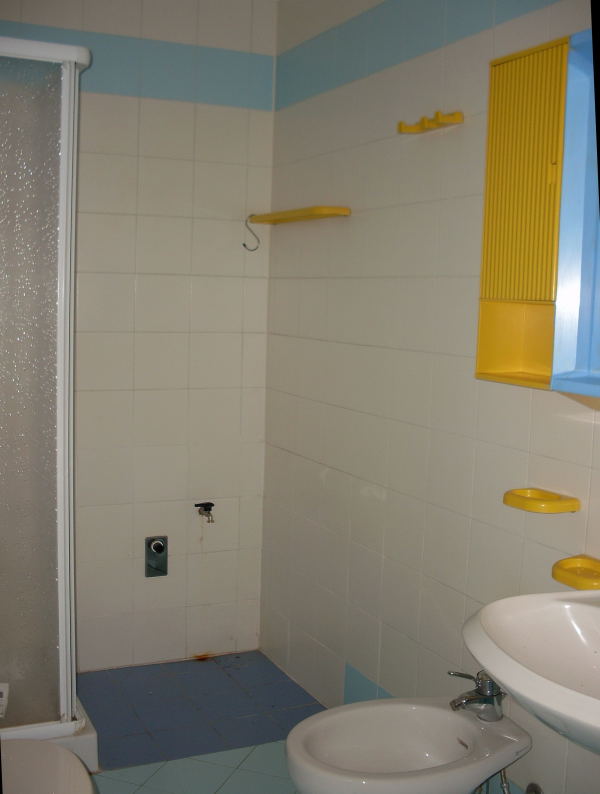 Meini-bagno-box-doccia-e-posto-lavatrice-520-Euro-incl.-acqua-e-cond.-0001.jpg