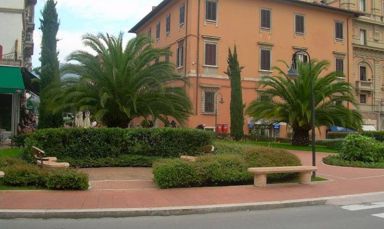 Montecatini Terme centro – Fantastico Fondo commerciale C/1 mq.100  €uro 300.000  Copia