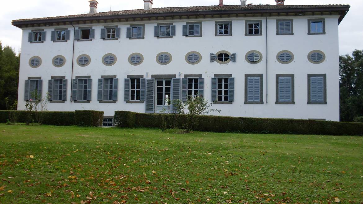 Colline Lucca – elegante appartamento in rinomata villa con stupendo parco e SPA