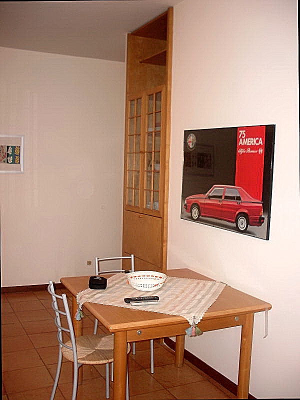 RIF.-1023-A-soggiorno-tavolo-e-mobile-vetrinetta0001.jpg