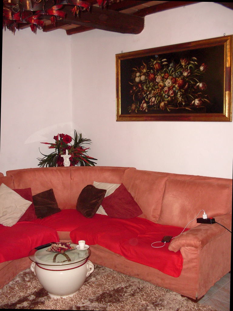 RIF.-5118-foto-verticale-attuale-soggiorno-divano-angolare-rosso-p.1-0001.jpg