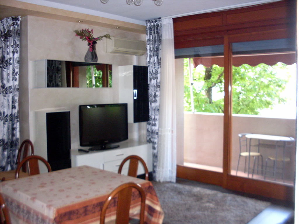 RIF.-5136-A-soggiorno-con-mobile-tv-aria-condizionata-e-terrazza-abitabile0001.jpg