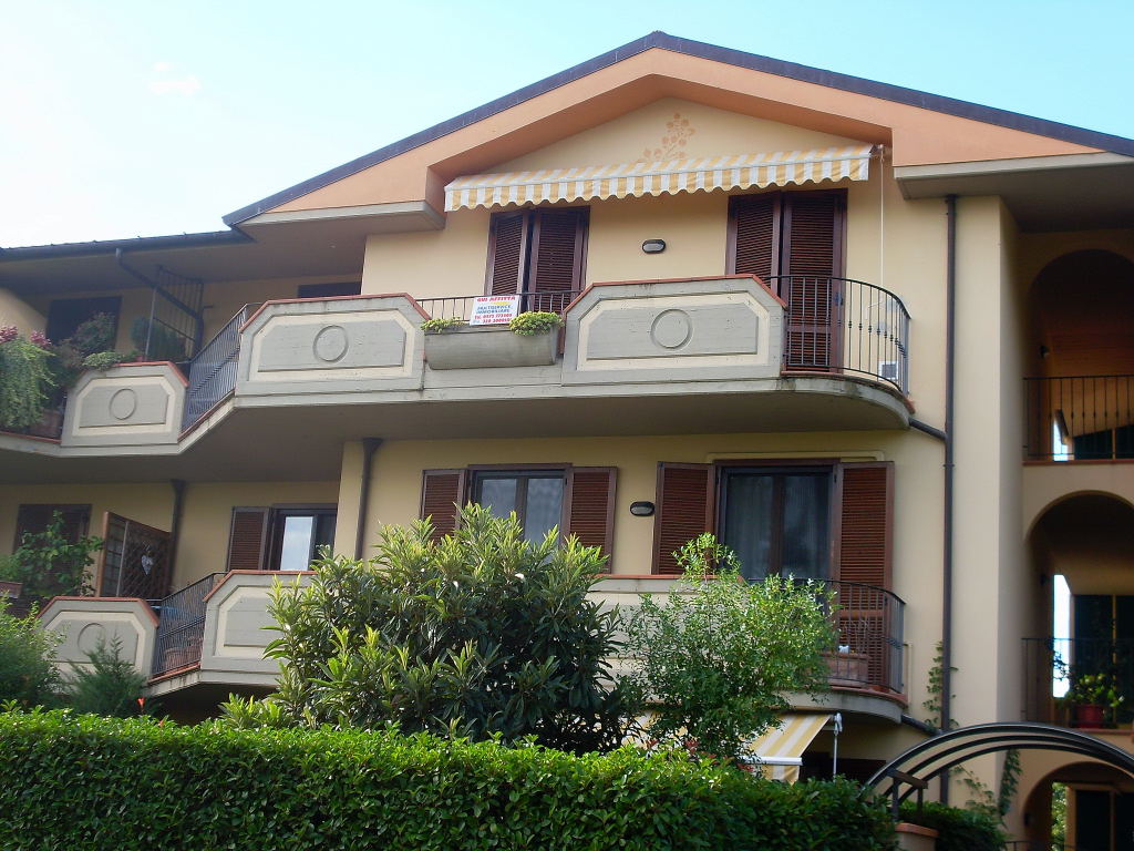 vic.ze Montecatini Terme Bellissimo appartamento con grande terrazza abitabile, cantina e posto auto coperto E. 149.000