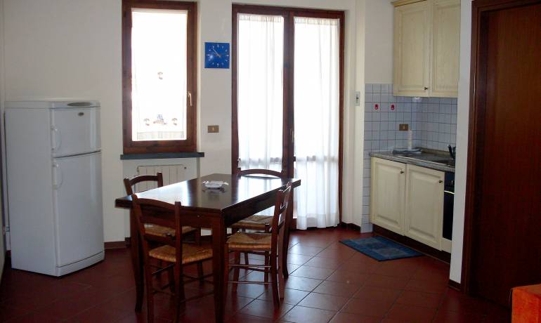 Vic.ze Montecatini Terme – ottimo appartamento arredato con garage  €.110.000