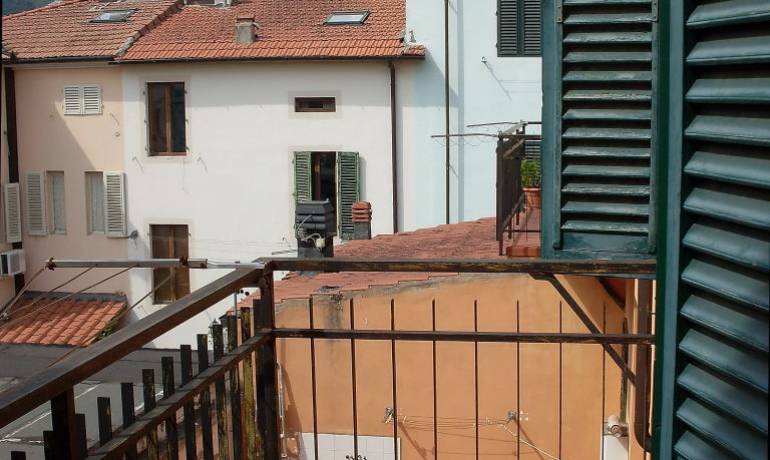 Montecatini Terme centro vic.ze Piazza del Popolo – Luminoso  Appartamento con balcone completamente arredato €. 90.000