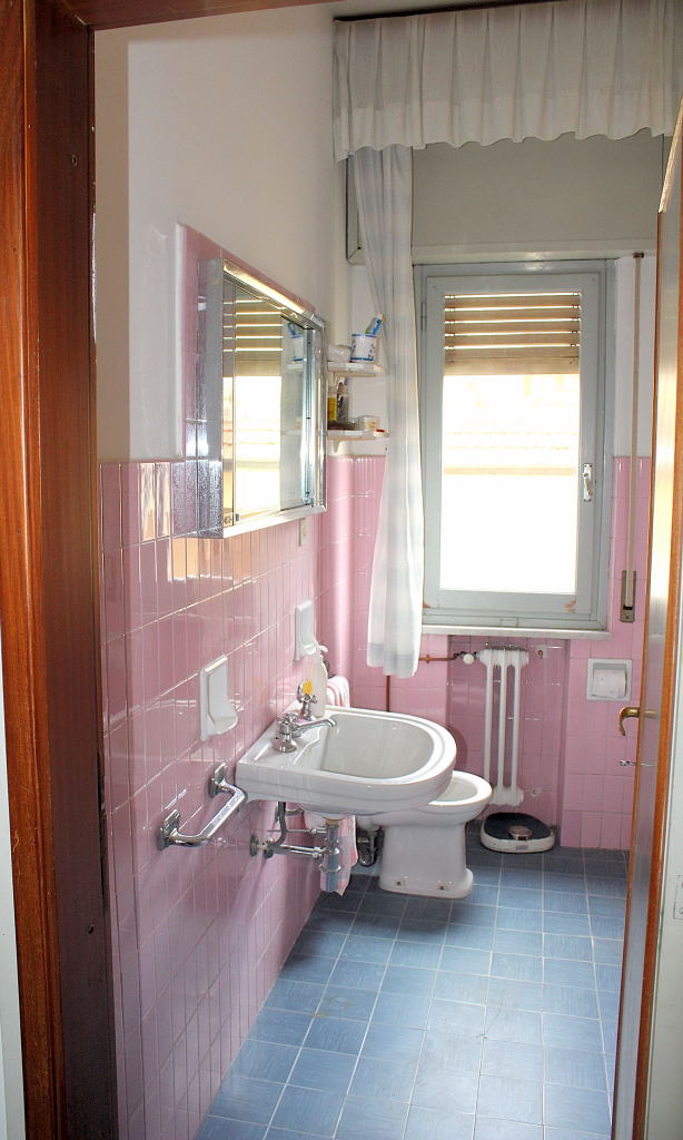 RIF.-5112-bagno-finestrato-con-vasca0001.jpg