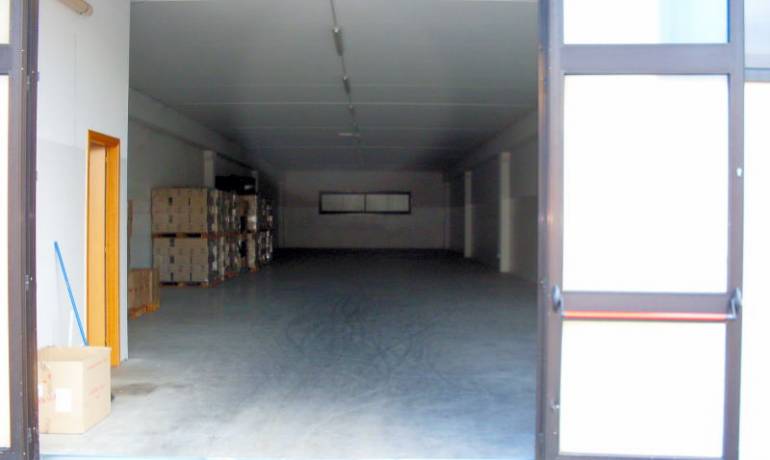 Vic.ze Montecatini Terme – Magazzino Deposito C/2 Mq. 330  €uro 200.000
