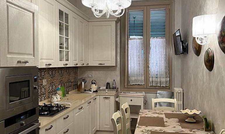 Montecatini T. pieno centro centro –  Bellissimo appartamento liberty ristrutturato 3 camere 2 bagni, ascensore Rich. 250.000 €uro
